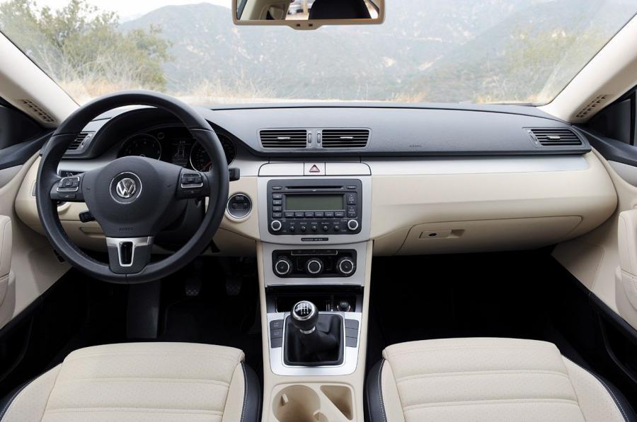  Volkswagen Passat CC Sport 2009 года  (фото 25 из 32)